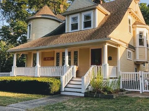 modern-interior-design-traditional-home