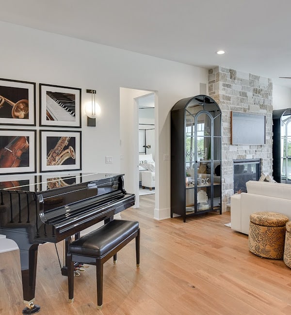 , Holli Tingelhoff , BY DESIGN furniture + interior design